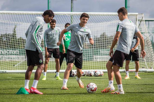 拉文36分公牛力克绿军3连胜 篮网送猛龙6连败